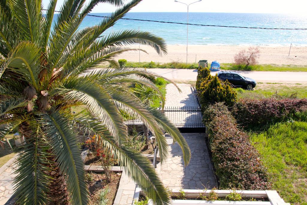 Beach Front Villa Nea Kallikrateia Eksteriør bilde