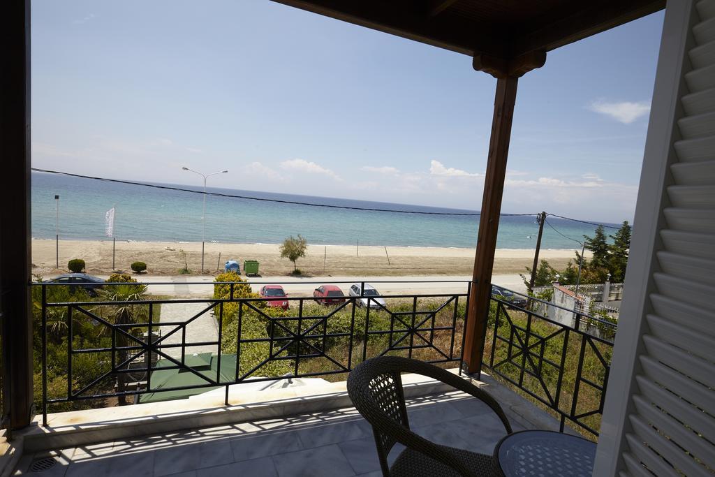 Beach Front Villa Nea Kallikrateia Eksteriør bilde