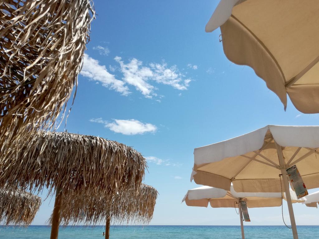 Beach Front Villa Nea Kallikrateia Eksteriør bilde