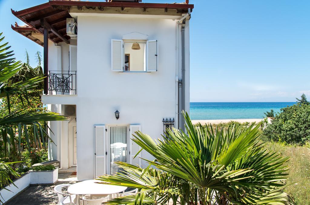 Beach Front Villa Nea Kallikrateia Eksteriør bilde